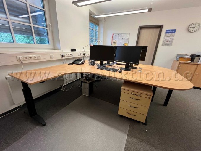 Schreibtisch Gesamteindruck