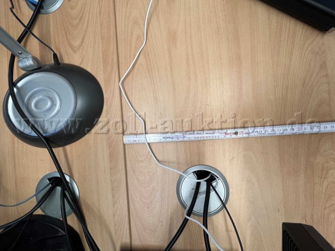 Schreibtisch maximale Tiefe 1,6m (2)