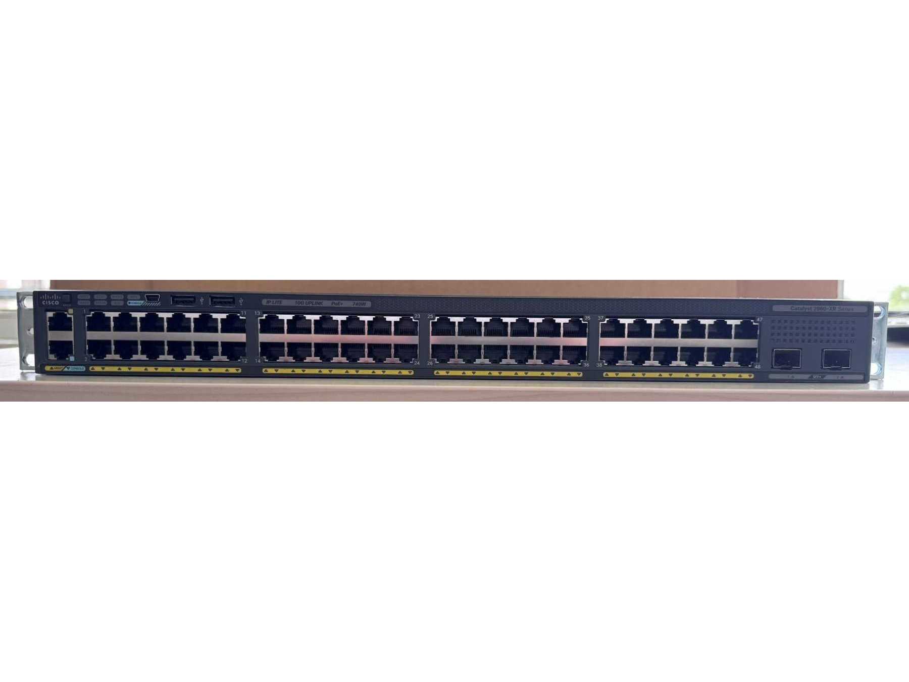 Beispiel-Foto Vorderseite Cisco Switch WS-C2960XR-48FPD-I