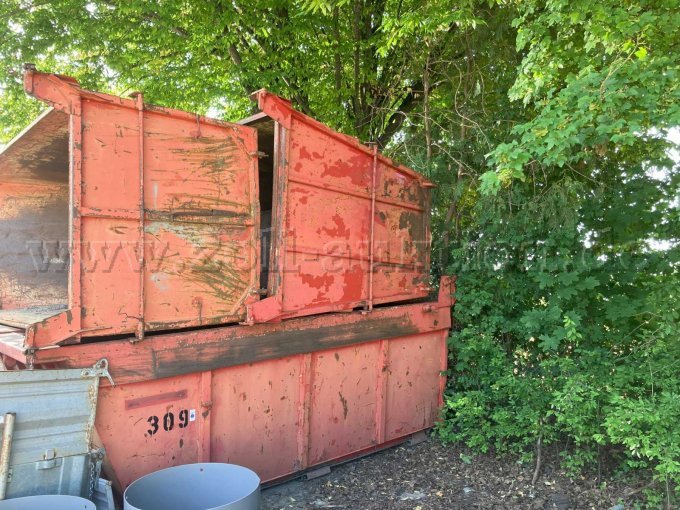 Seitenansicht eines kleinen und dem großen Container