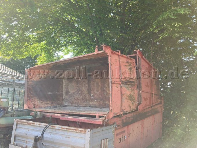 Frontalansicht in einen der Container
