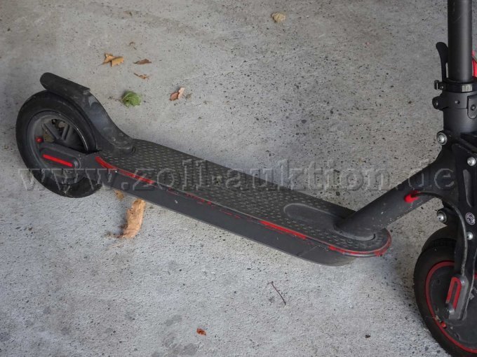 Detailansicht Scooter Mi Electric Scooter Pro (Roller 3)
