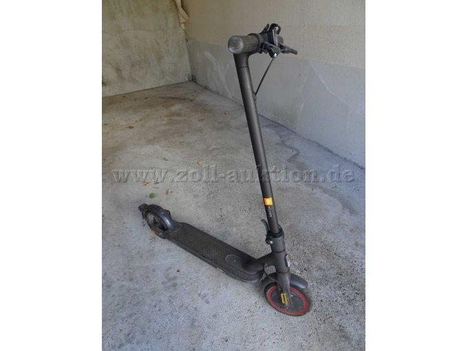 Detailansicht Scooter Mi Electric (Roller 2)