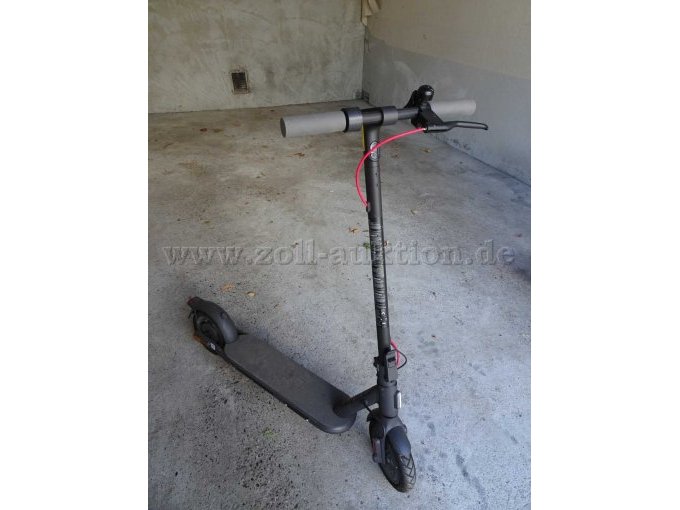 Detailansicht Scooter Xiaomi Electric (Roller 4)