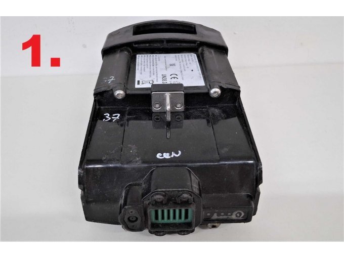 1.Bolt-3616, Ladebuchse