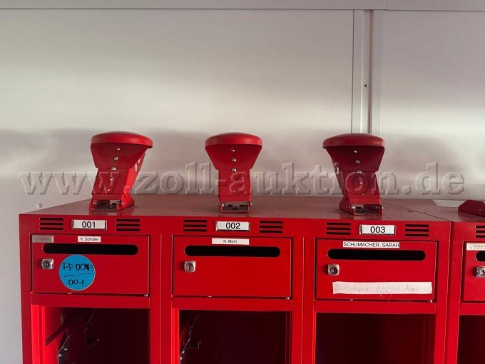 Klappbare Helmablage