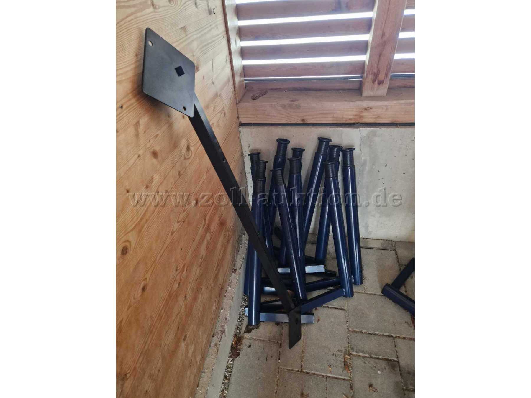 Füße und Verbindungsstück für mehrere Tischplatten für L-Form