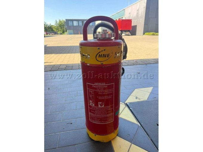 Einzelaufnahme Feuerlöscher Frontal