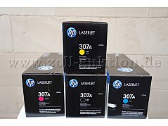 Toner in den Farben gelb, rot, schwarz und blau.