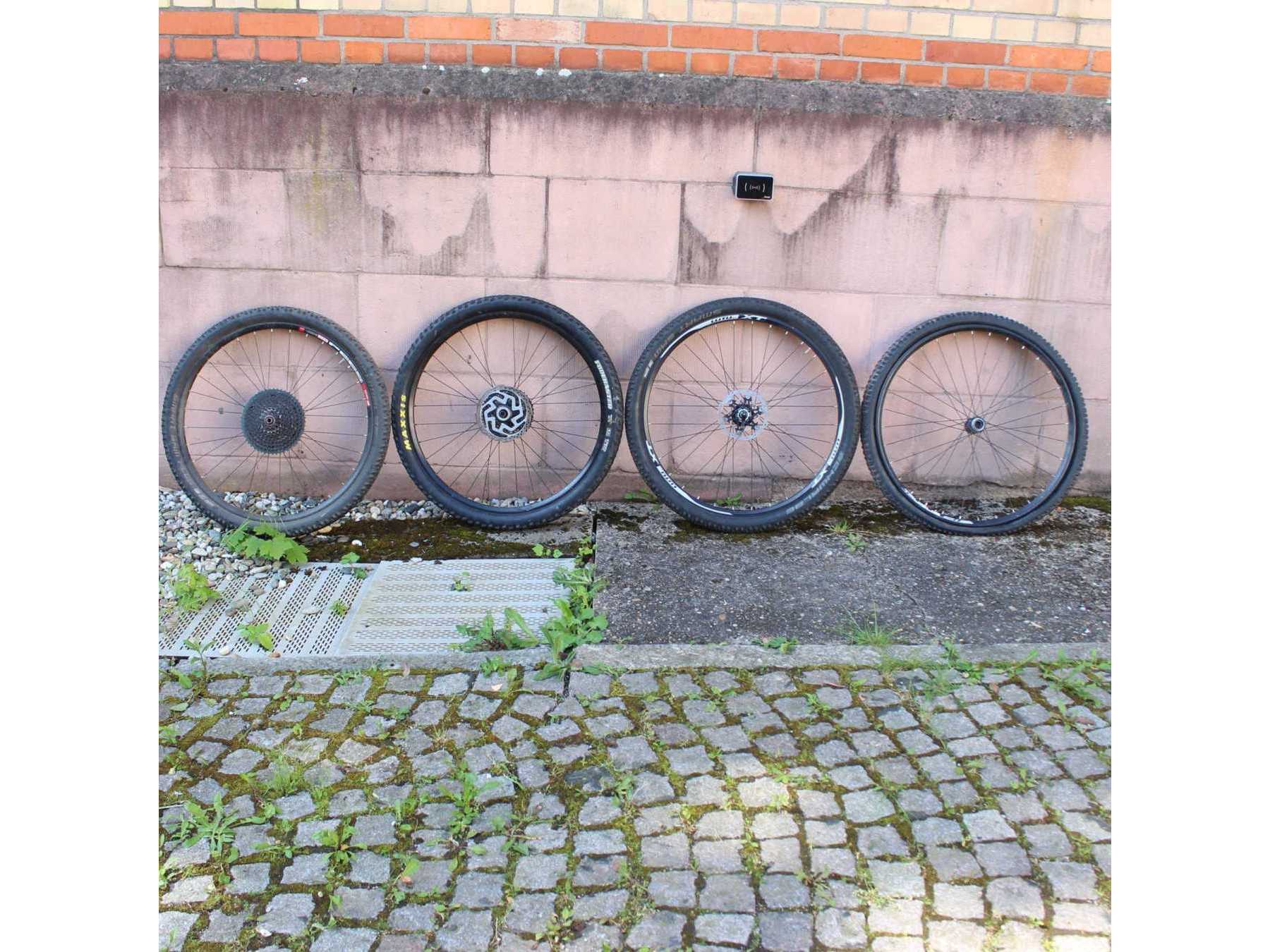 Ansicht vier Laufräder