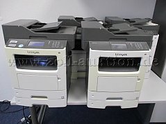 Lexmark MX511de - Vorderansicht der vier Drucker