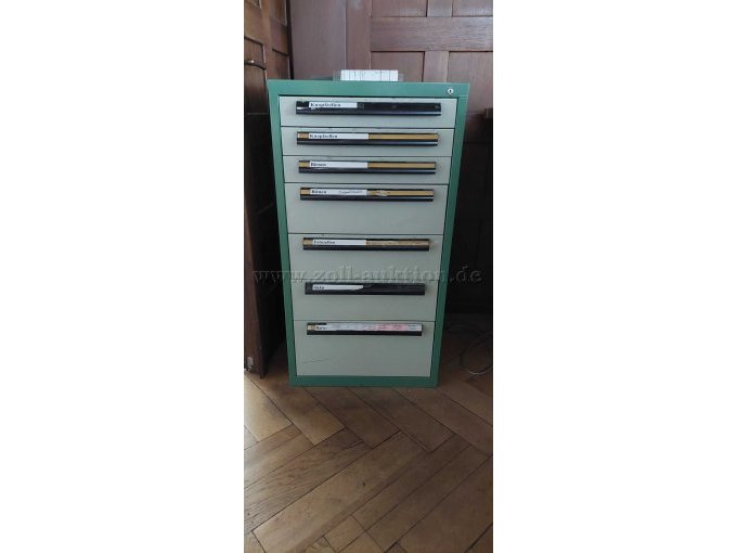 Metallschrank Frontansicht