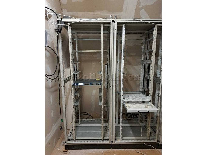 Netzwerkschrank 1/2