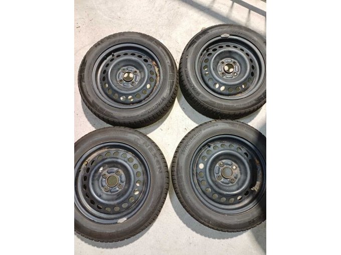 4 PKW-Räder mit Stahlfelgen