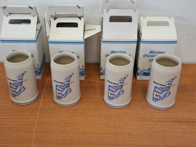4 Oktoberfestkrüge ohne Zinndeckel Jahreskrüge 1993, Hersteller: Rastal – kavel bij Zoll-Auktion, München