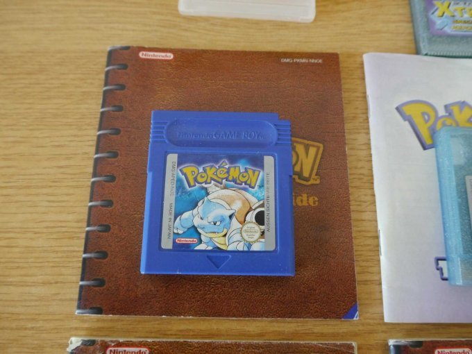 4 originele Pokémon GameBoy-spellen: Geel, Blauw, Rood, Crystal Edition, adapter, boekje – foto 4 – kavel bij Zoll-Auktion, Verden (Aller)