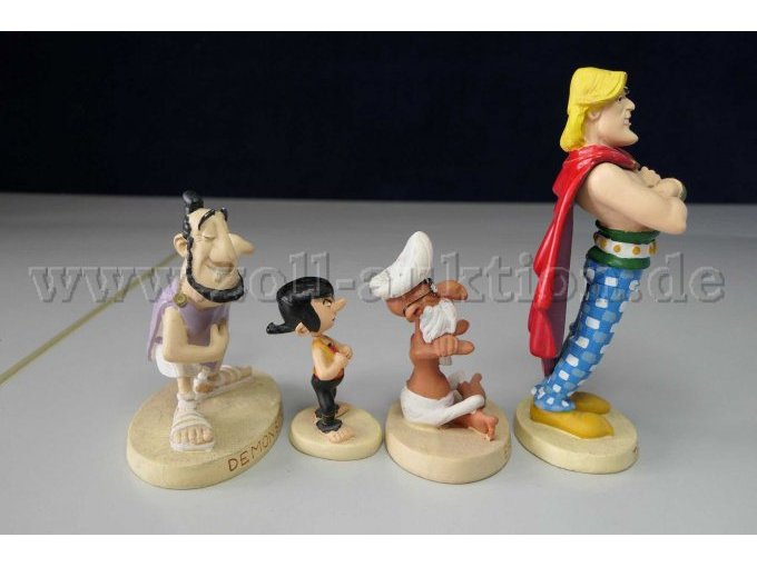 Plastoy Sammelfigur "Asterix und seine Welt" Gesamtansicht von der rechten Seite