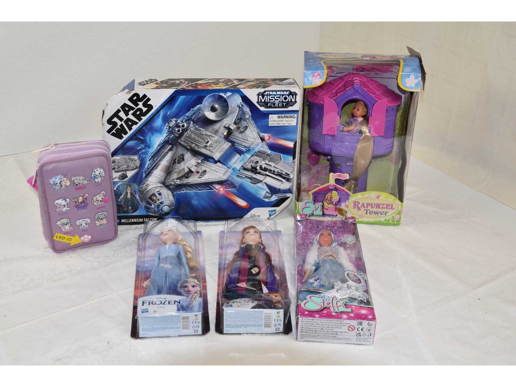 3 Puppen, 1 Federtasche & 1 „Hasbro“ Set Disney