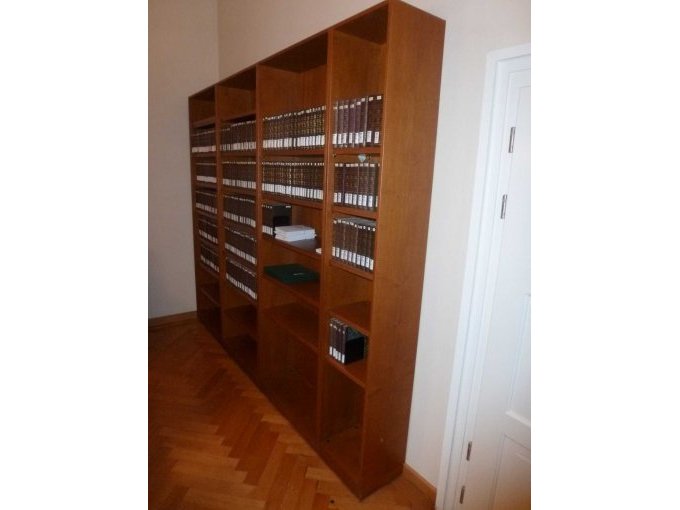 4 Regale Kirschholz-Dekor, seitliche Frontansicht
Ohne Bücher oder andere Inhalte!