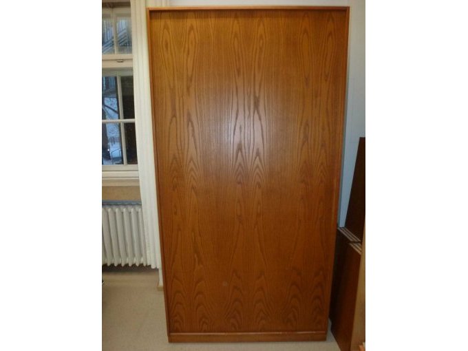 Regale Kirschholz-Dekor, Ansicht Rückseite