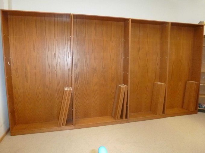 4 Regale Kirschholz-Dekor, seitliche Frontansicht II