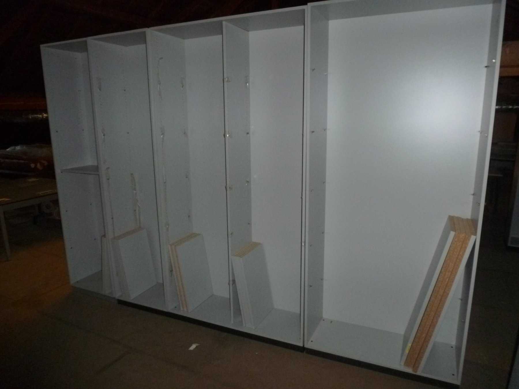 Regale hellgrau Frontansicht