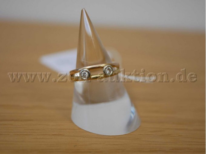 Ring 2, Frontansicht, mit zwei Brillanten