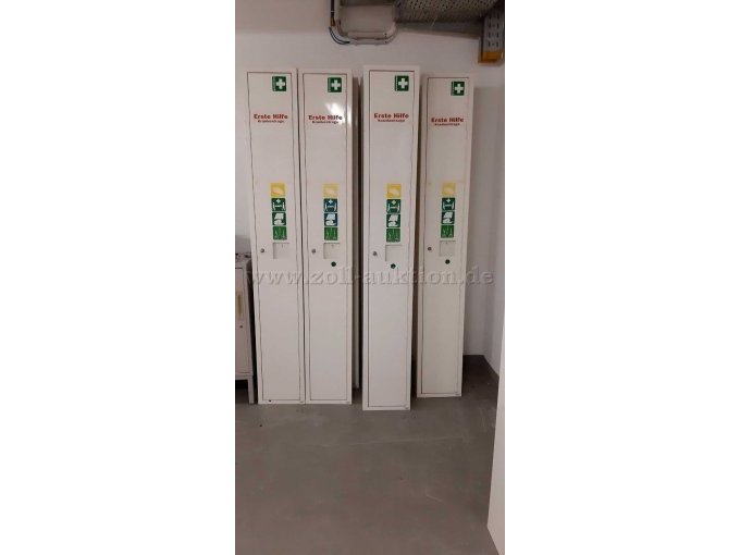 Gesamtansicht Vorderseite mit verschlossenen Türen