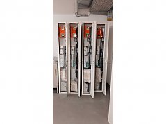 Gesamtansicht Vorderseite mit geöffneten Türen