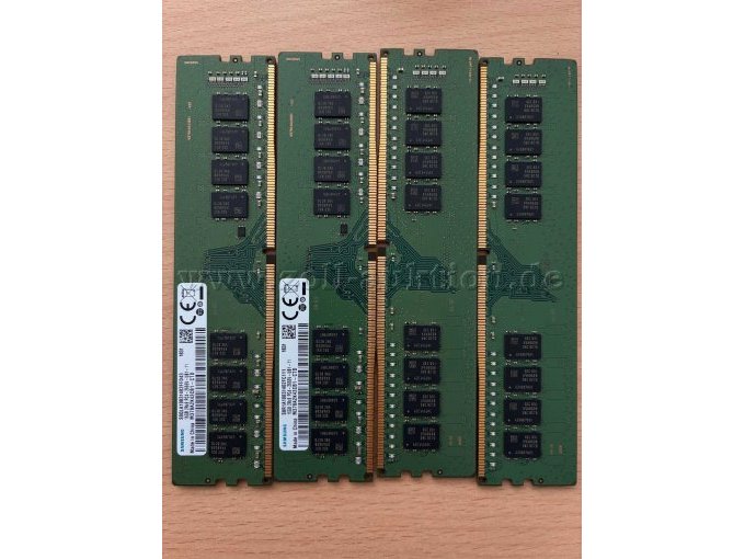 4 RAM Module von vorne und hinten