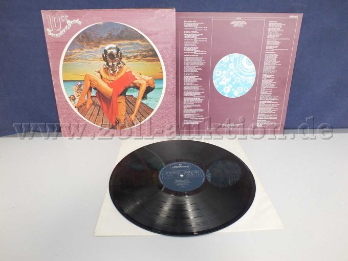 Detailansicht der LP "10 CC" ohne Hülle mit Poster