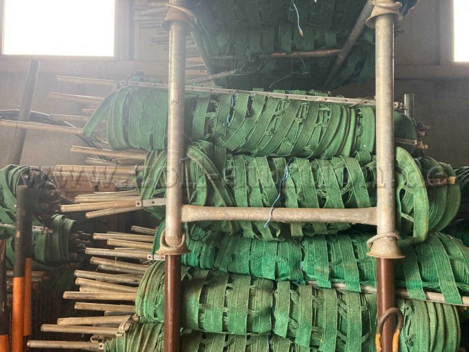 Schneezäune seitlich aufgerollt