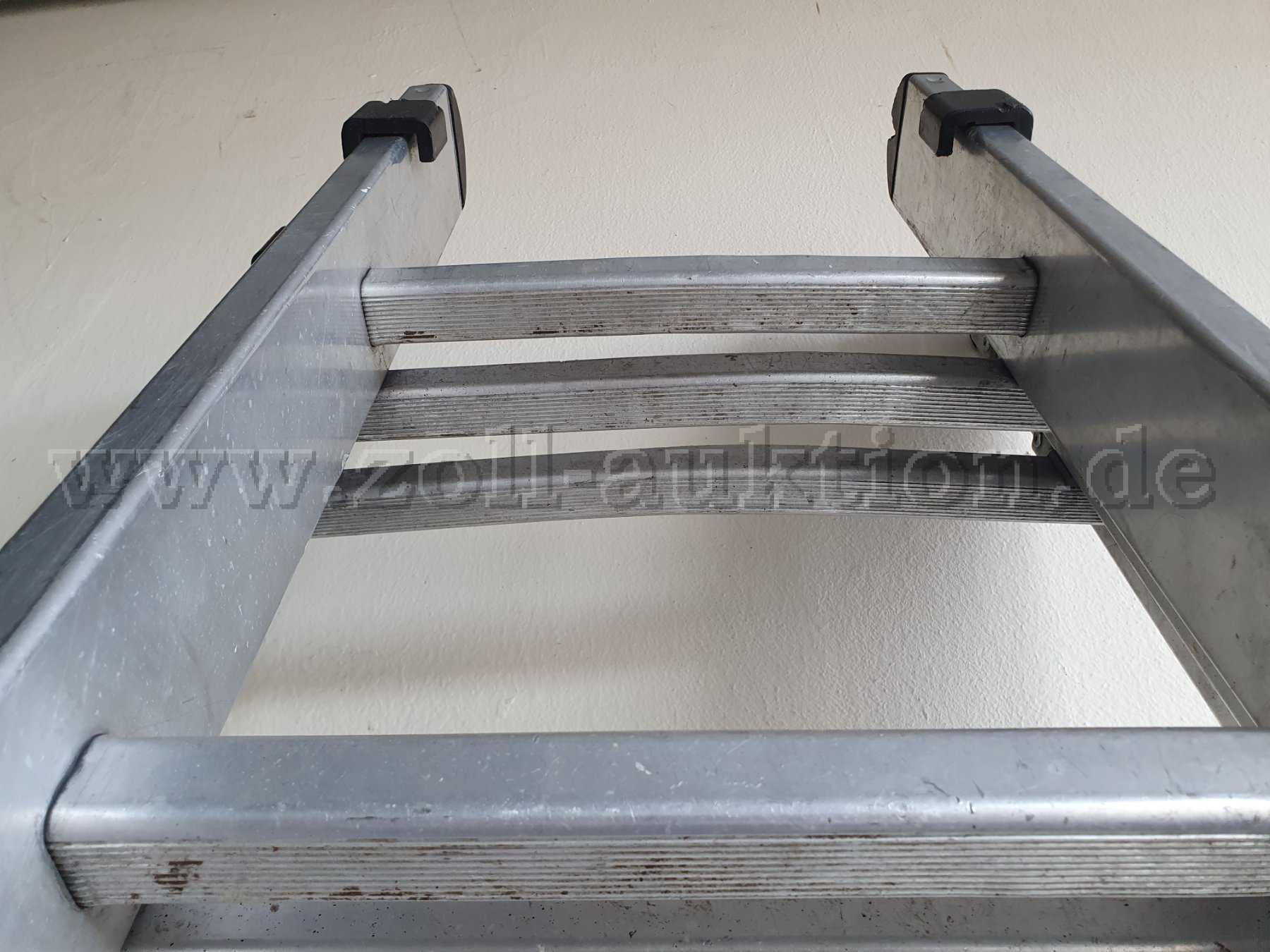 Leiter 4
Anlegeleiter 3 x 11 Sprossen
Schaden Sprosse