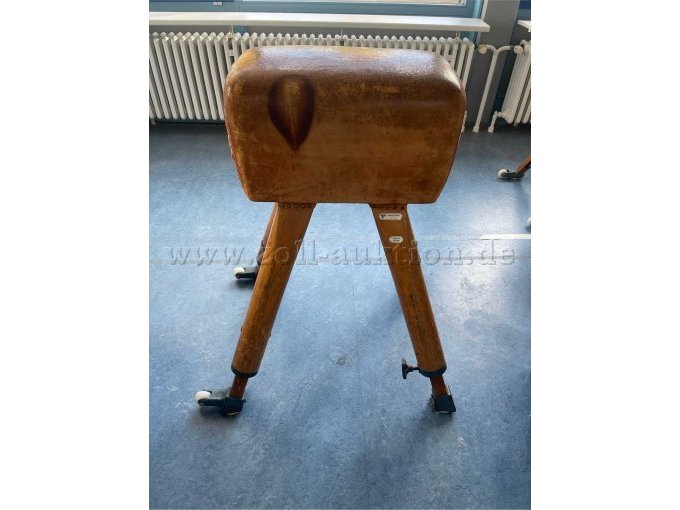 1 Bock leicht beschädigt