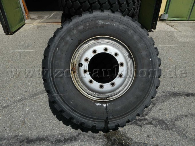 4 Unimog - Räder Michelin XZL 365 / 85 R20, Ansicht der Außenseite eines Reifens