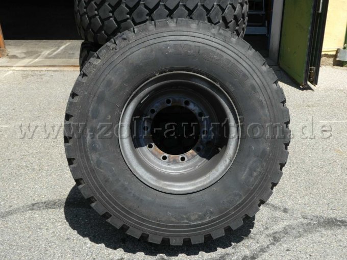 4 Unimog - Räder Michelin XZL 365 / 85 R20, Ansicht der Innenseite eines Reifens