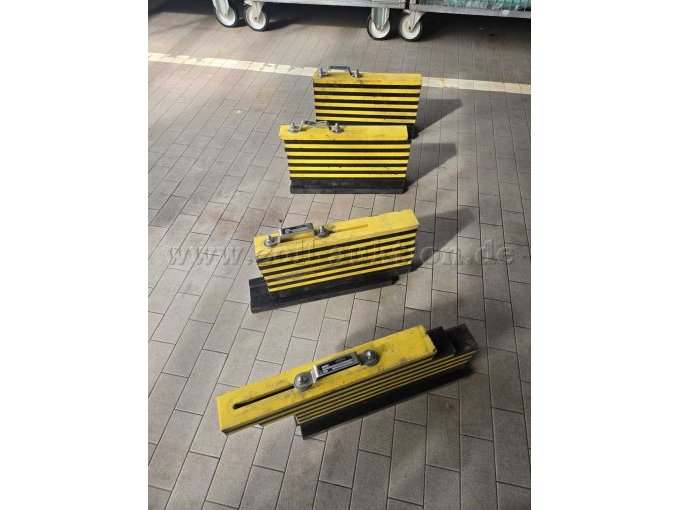 Griffstücke aus Metall