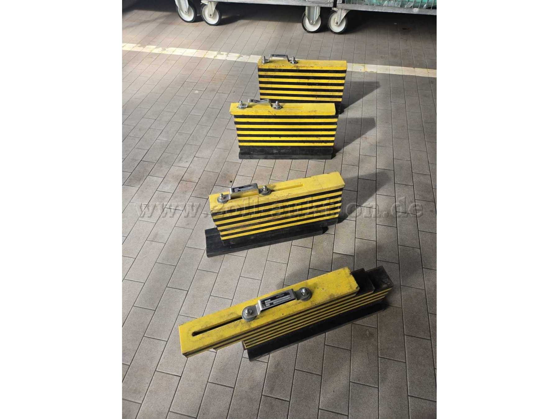 Griffstücke aus Metall