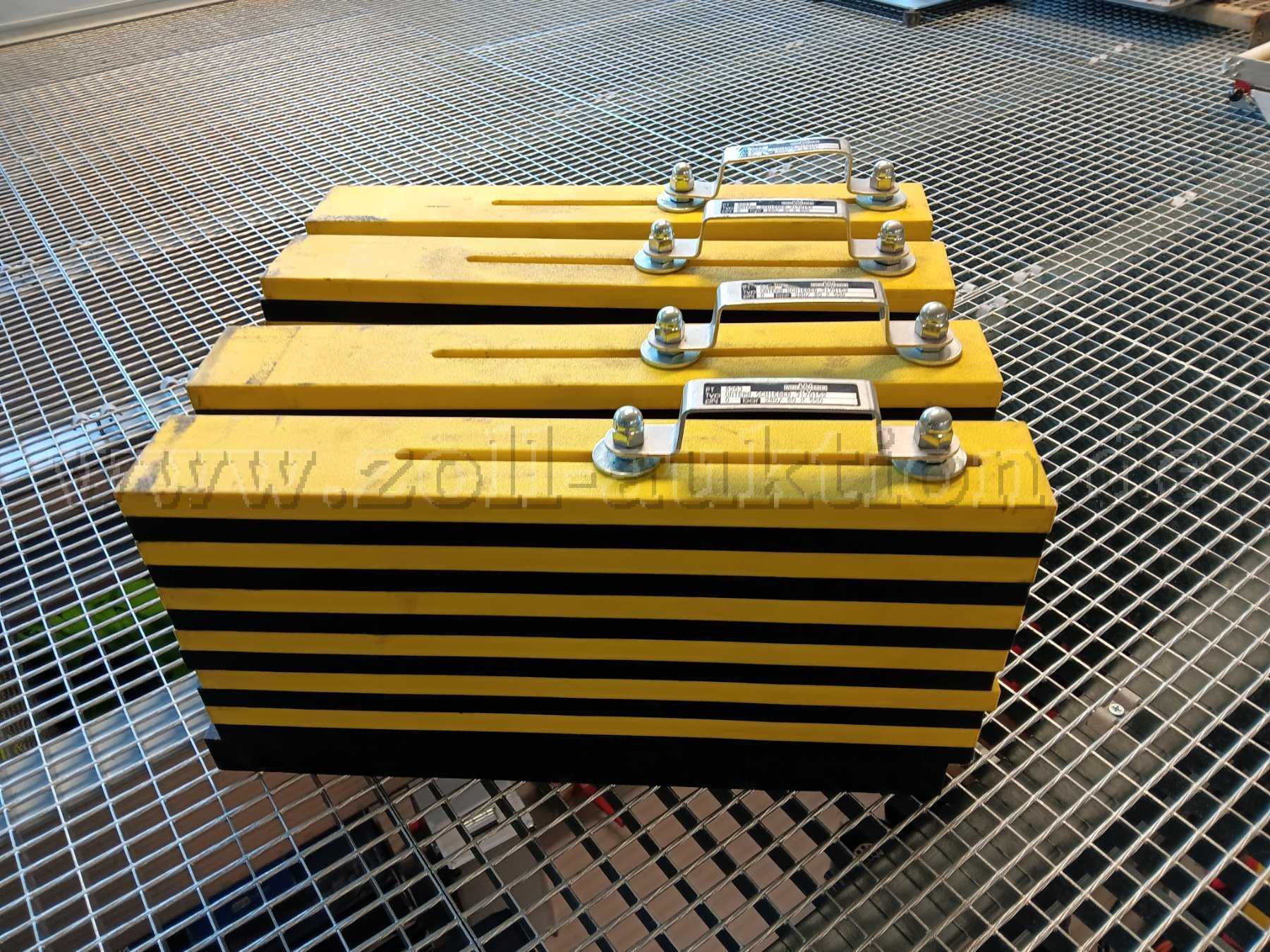 4 Unterbauschiebeblöcke des Herstellers Weber Hydraulik