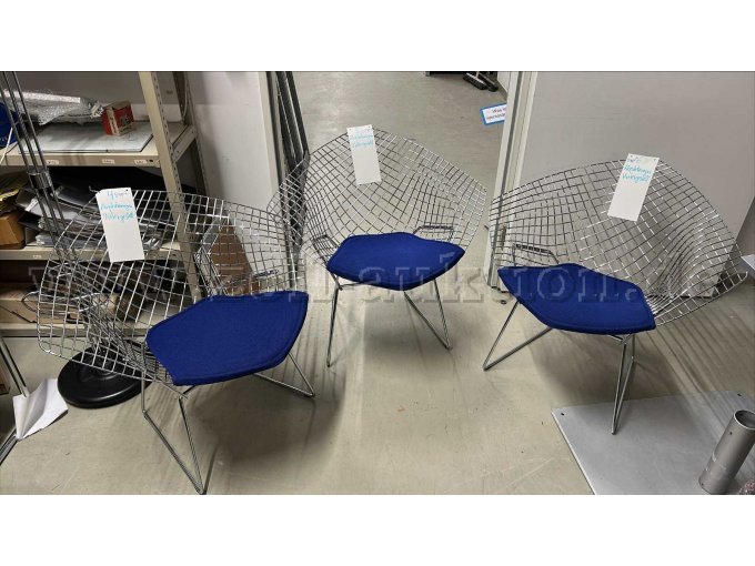 Knoll-Stühle frontal