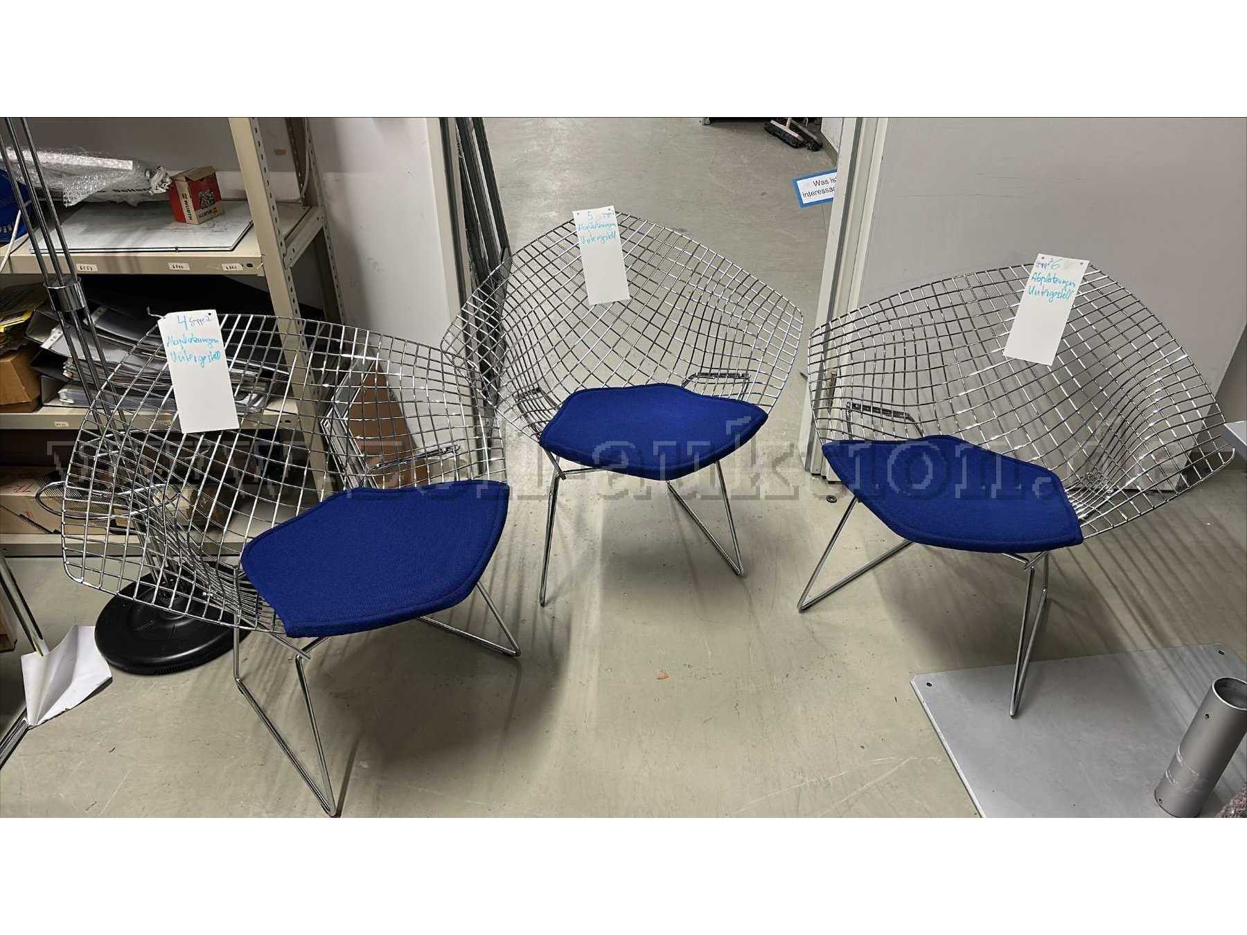 Knoll-Stühle frontal