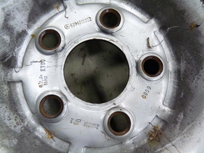 Nahaufnahme der Bezeichnungen auf einer Felge