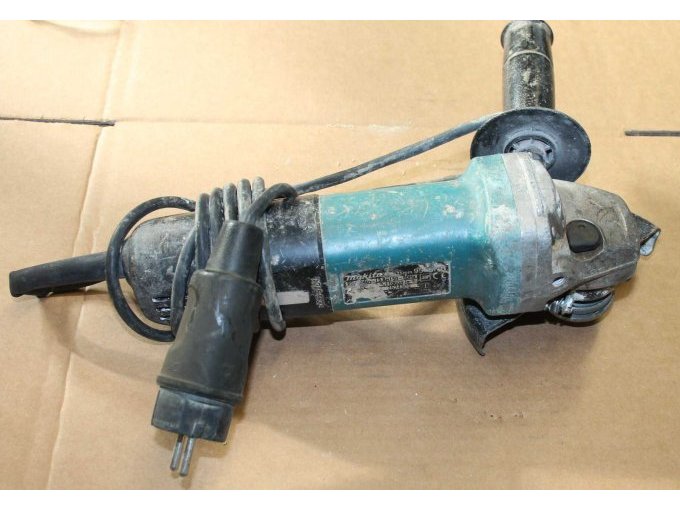 1 Trennschleifer „Makita“ 9555NB