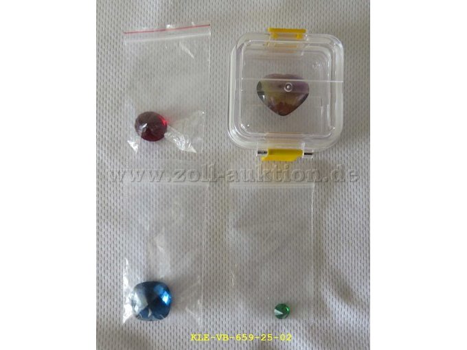 3 synthetische Edelsteine in Verschlusstütchen; 1 synthetischer Edelstein in Dose