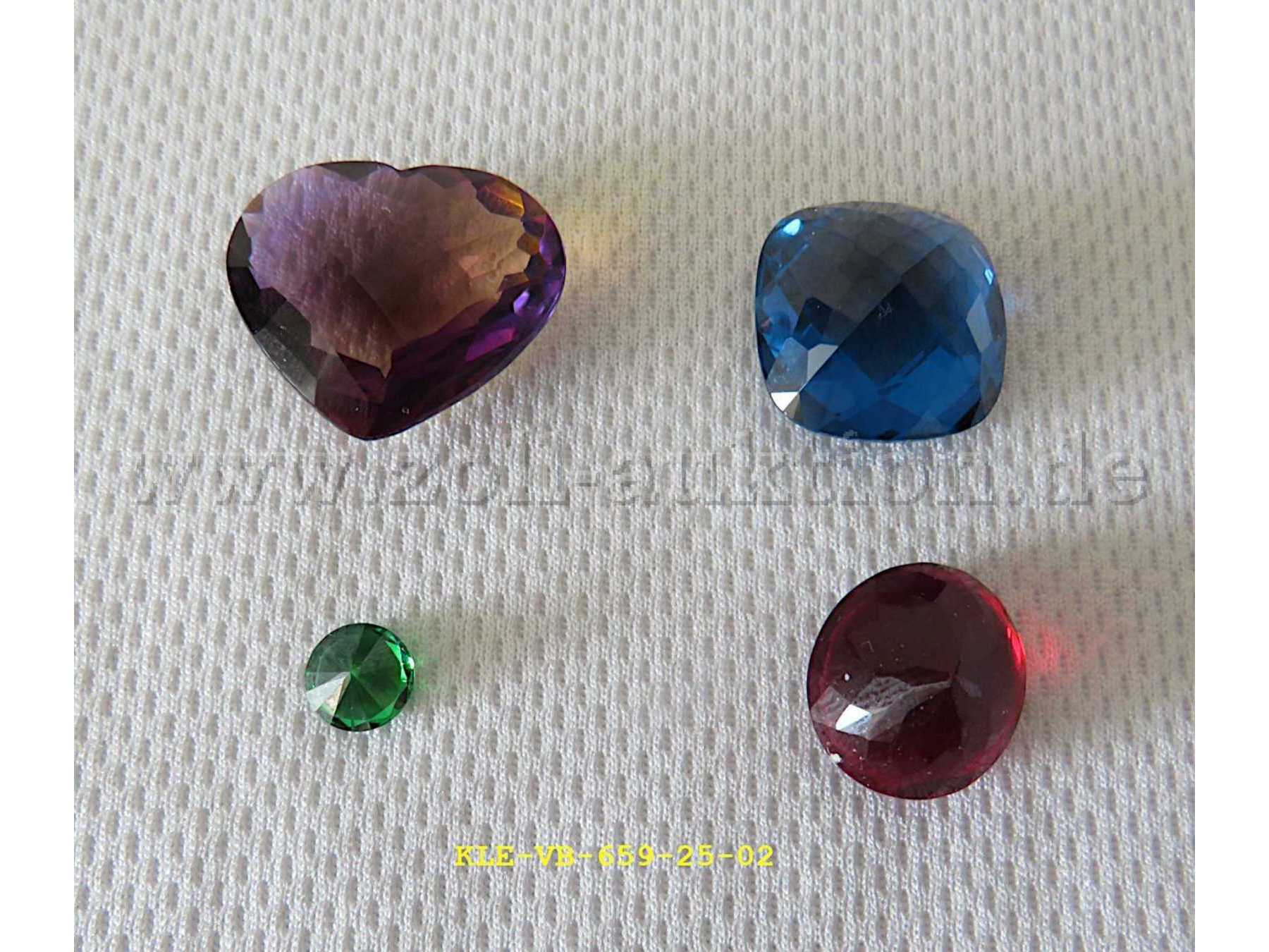 4 synthetische Edelsteine