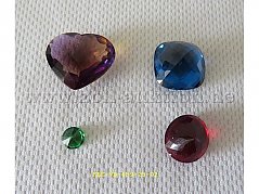 4 synthetische Edelsteine