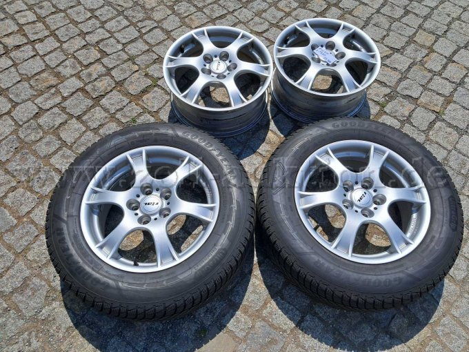 Gesamtansicht Nissan X-Trail Räder