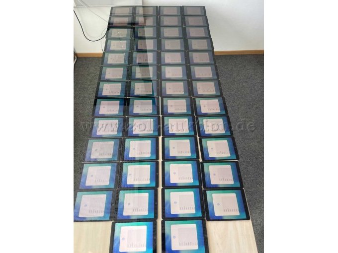 Alle 50 iPad von vorne angeschalten