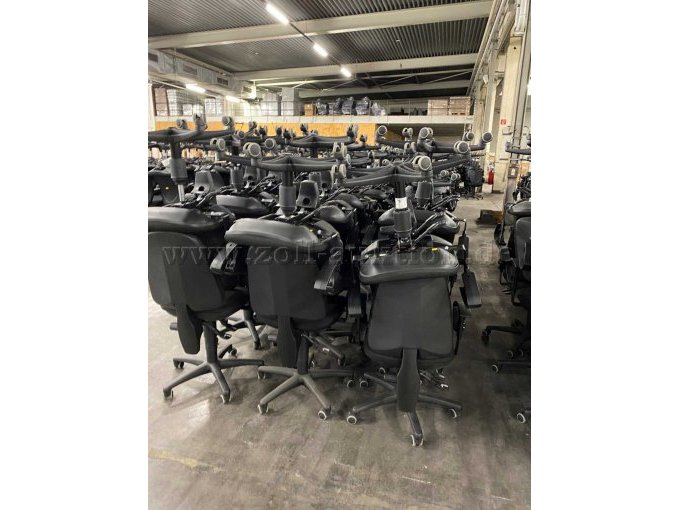 Bürostuhl Konvolut gestapelt