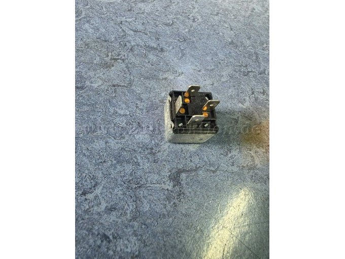 50 Bosch 0 332 014 411 Kfz-Relais mit Elektronikschutz – foto 3 – kavel bij Zoll-Auktion, Hamburg
